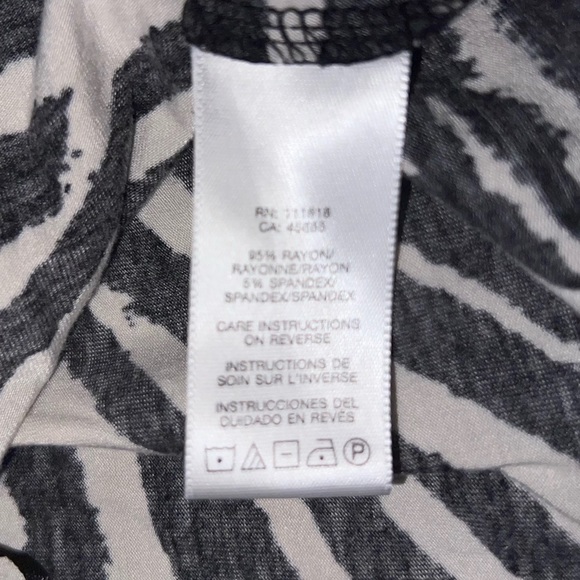 Michael Kors Women’s Animal Print Zebra Stripes V-Neck Blouse Shirt Top Size M - Picture 5 of 5